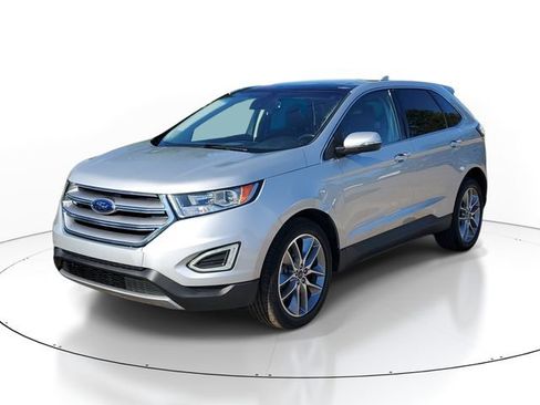 Used 2018 Ford Edge Titanium w/ Equipment Group 301A AWD/4WD image 2