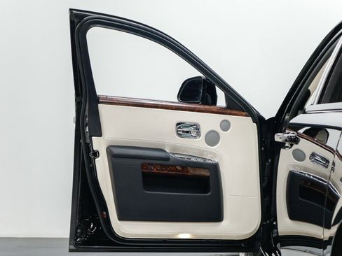 Used 2015 Rolls-Royce Ghost image 23