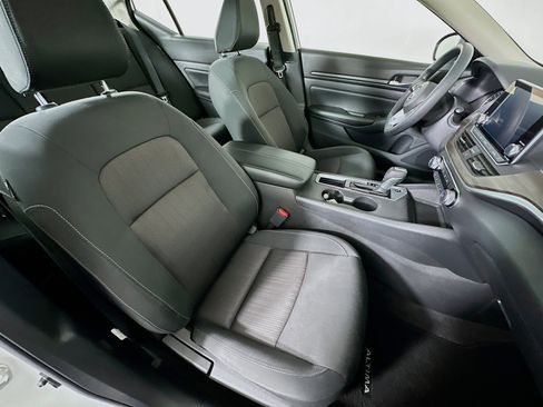 Used 2025 Nissan Altima 2.5 SV image 28