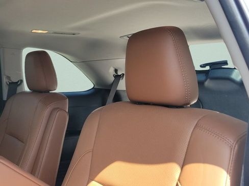 Used 2019 Toyota Highlander Limited Platinum AWD/4WD image 10