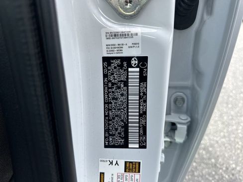 Used 2025 Toyota Prius LE image 34