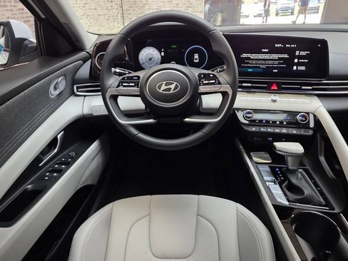 New 2026 Hyundai Elantra Limited FWD image 16