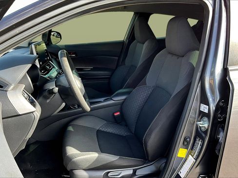 Used 2020 Toyota C-HR LE image 23
