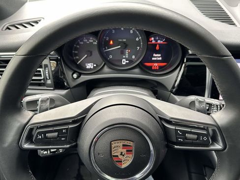 Certified 2025 Porsche Macan image 20