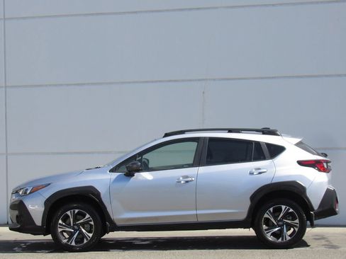 Used 2024 Subaru Crosstrek 2.0i Premium AWD/4WD image 4
