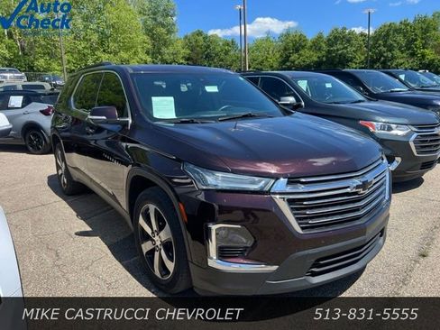 Used 2022 Chevrolet Traverse LT w/ LT Premium Package AWD/4WD image 2