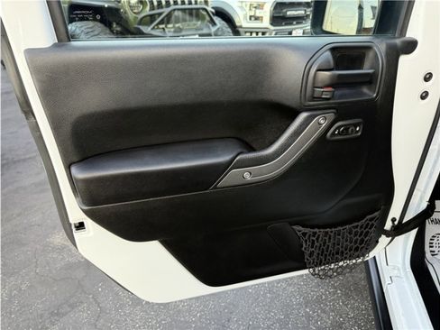 Used 2017 Jeep Wrangler Sport image 16