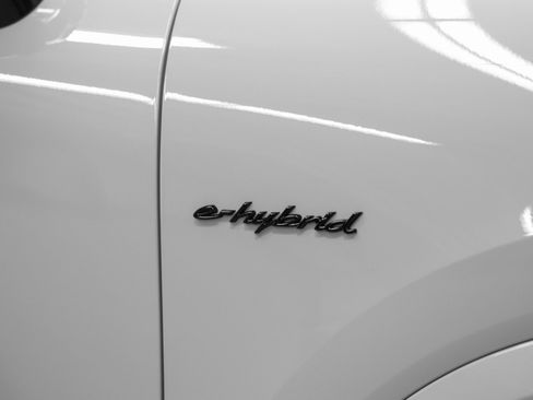 Certified 2026 Porsche Cayenne E-Hybrid AWD/4WD image 15