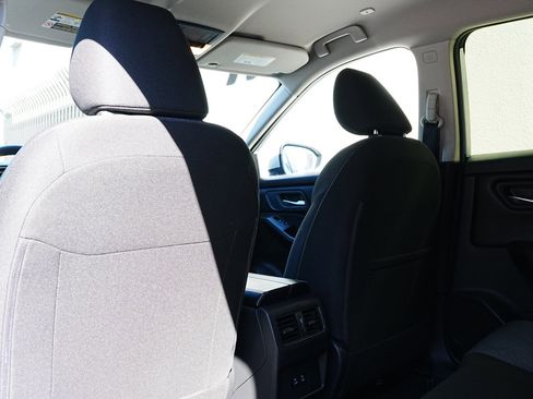 Used 2024 Nissan Rogue SV image 12