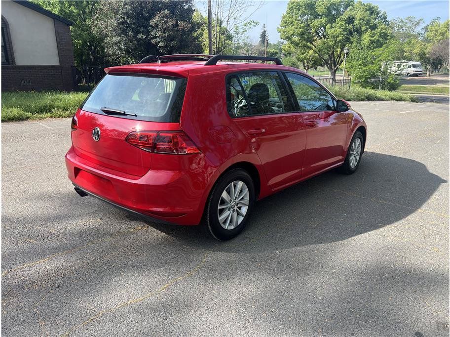 Used 2016 Volkswagen Golf 4-Door FWD image 7