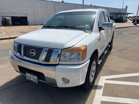 Used 2012 Nissan Titan SV w/ SV Value Truck Pkg RWD image 3