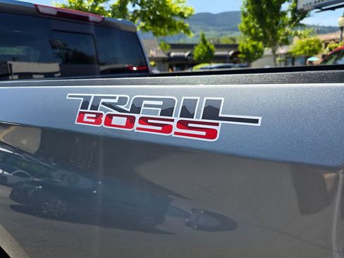 Used 2025 Chevrolet Silverado 1500 LT Trail Boss w/ Convenience Package II AWD/4WD image 9