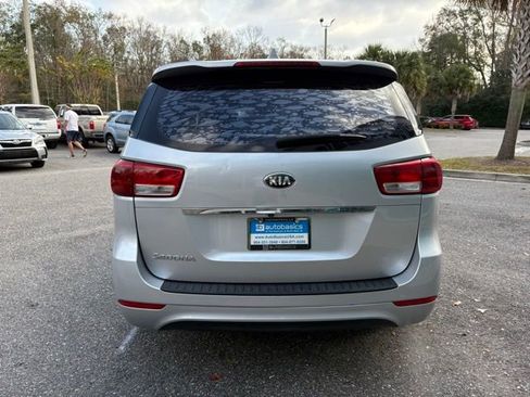 Used 2018 Kia Sedona L image 5
