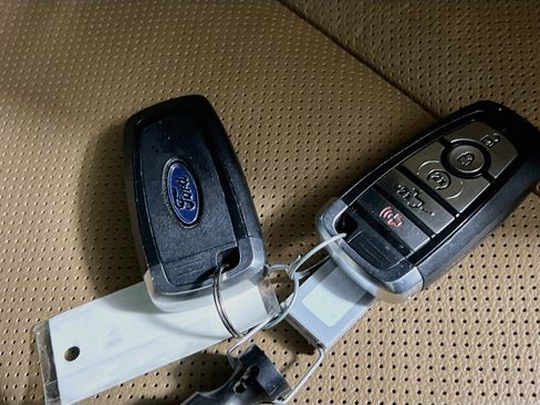 Used 2022 Ford F150 Lariat RWD image 36