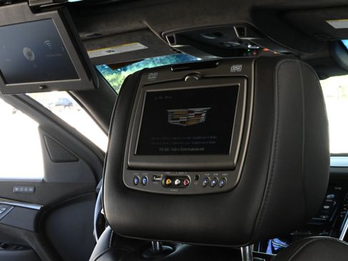 Used 2018 Cadillac Escalade Platinum AWD/4WD image 24