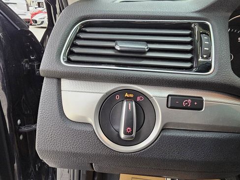 Used 2019 Volkswagen Passat Wolfsburg Edition image 34