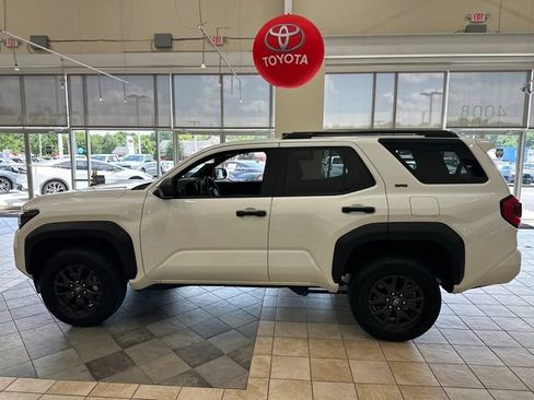 Used 2025 Toyota 4Runner SR5 AWD/4WD image 6