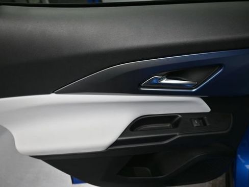 Used 2025 Chevrolet Equinox EV LT w/ Convenience Package II FWD image 19
