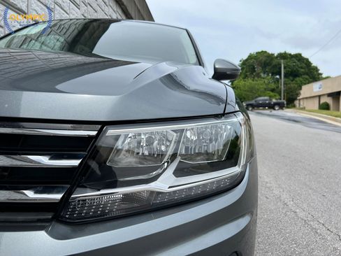 Used 2018 Volkswagen Tiguan SE FWD image 14