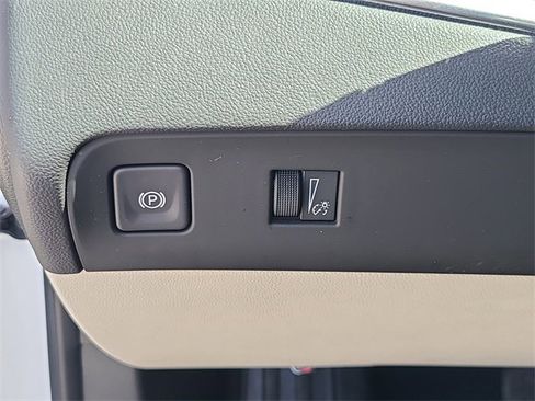 Used 2024 Buick Enclave Essence image 26