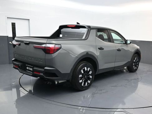 Used 2025 Hyundai Santa Cruz SE image 4