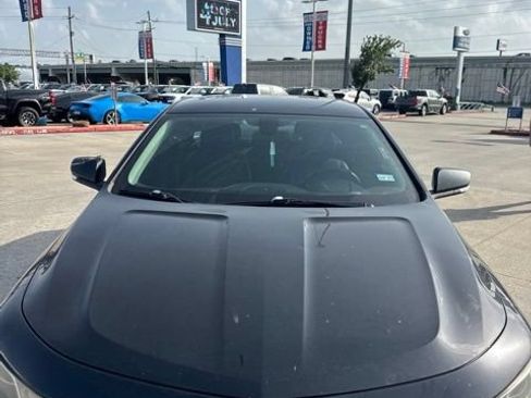 Used 2017 Chevrolet Impala LT FWD image 1