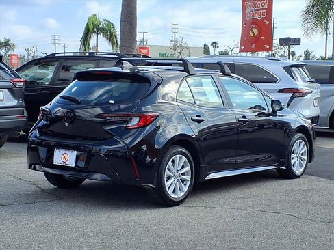 Used 2025 Toyota Corolla SE w/ SE Package image 4