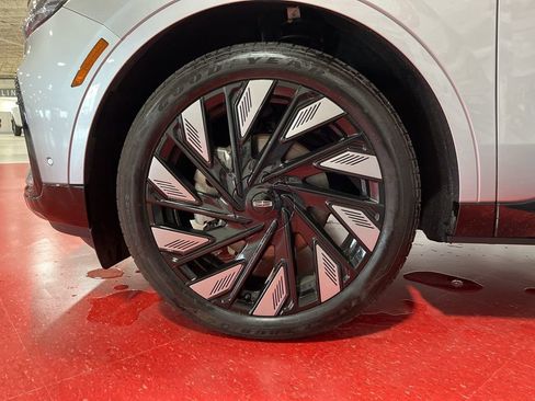 Certified 2024 Lincoln Nautilus Reserve w/ Equipment Group 202A AWD/4WD image 9