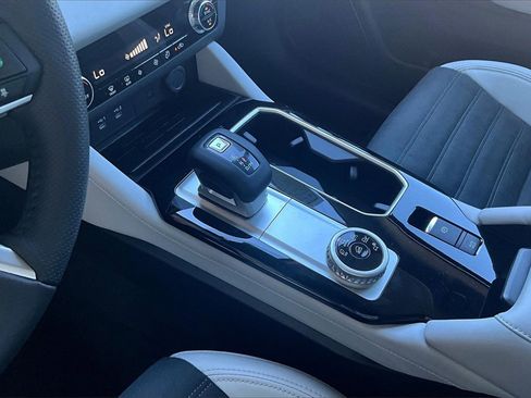 New 2025 Mitsubishi Outlander SE image 8