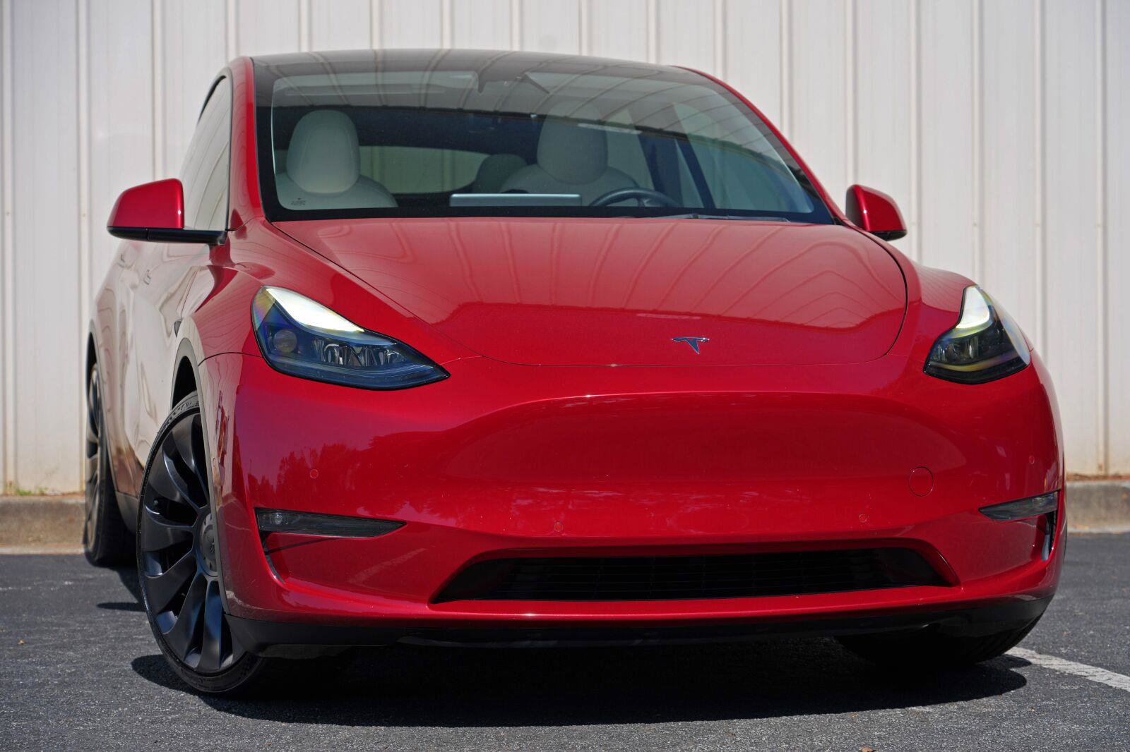 Used 2022 Tesla Model Y Performance AWD/4WD image 3