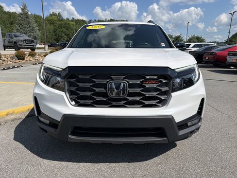 Used 2025 Honda Passport TrailSport image 3