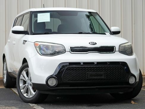 Used 2016 Kia Soul + FWD image 2