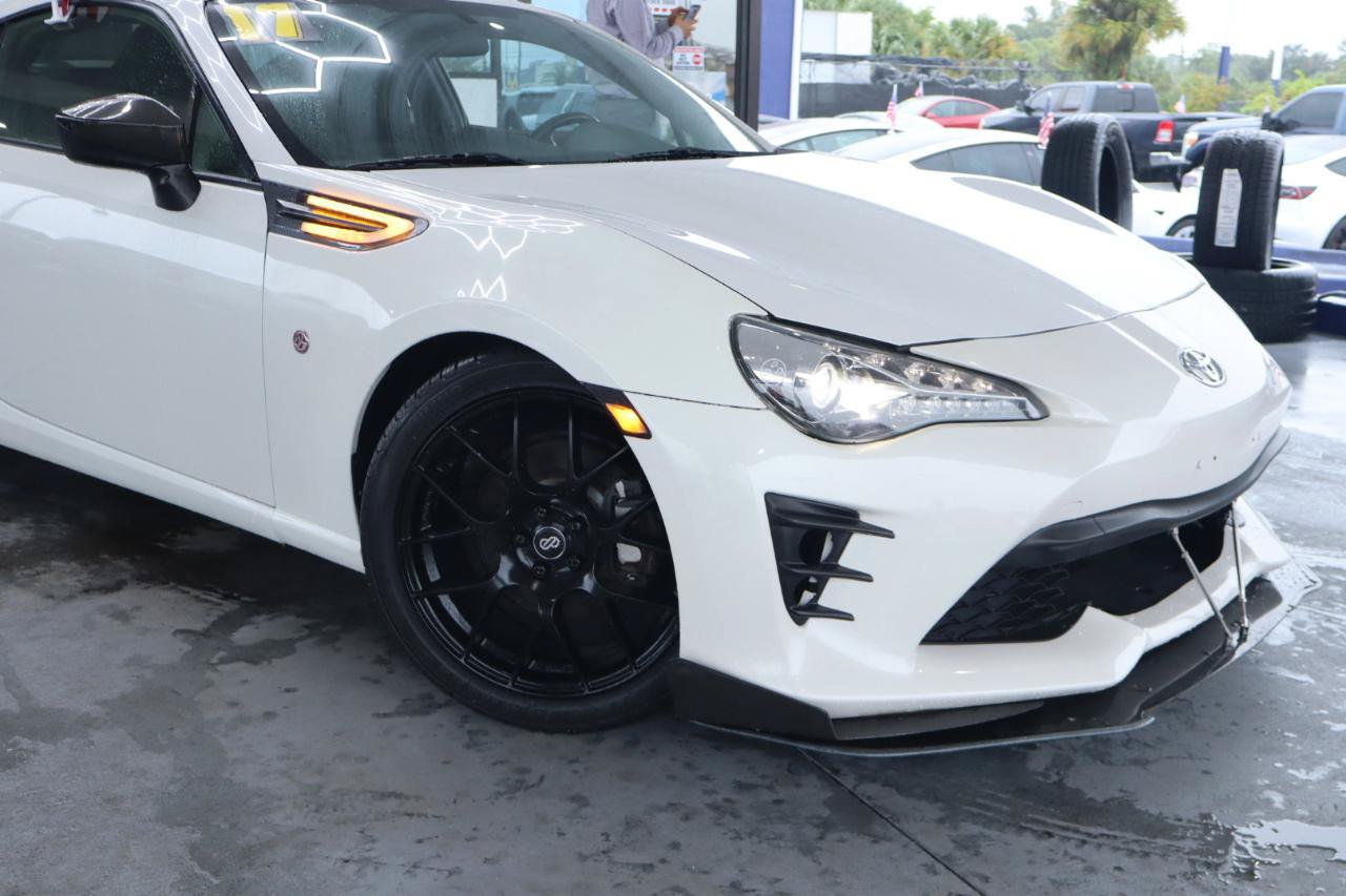 Used 2017 Toyota 86 RWD image 2