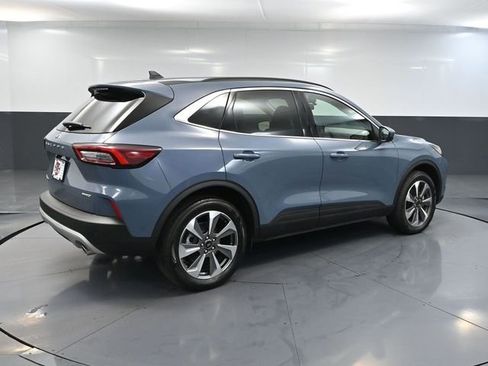 Used 2025 Ford Escape Platinum image 4