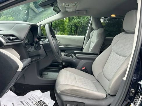 Used 2023 Toyota Sienna LE FWD image 13