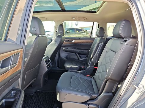 New 2026 Volkswagen Atlas SE image 11