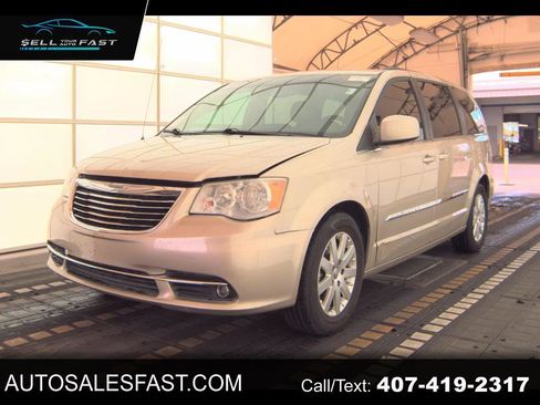 Used 2013 Chrysler Town & Country Touring FWD image 1