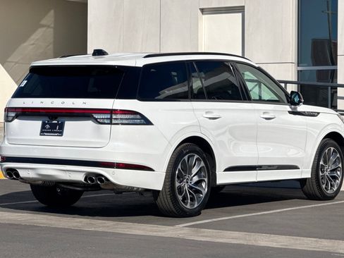 New 2026 Lincoln Aviator Premiere image 3