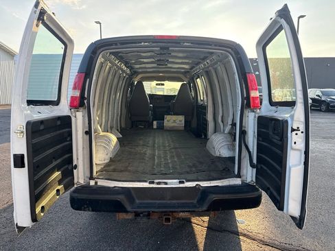 Used 2017 Chevrolet Express 2500 Extended RWD image 13