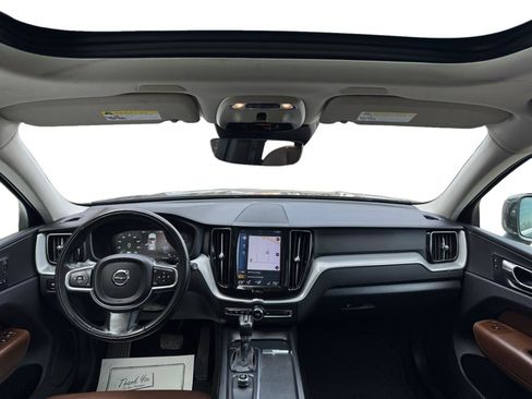 Used 2018 Volvo XC60 T6 Momentum w/ Vision Package image 7