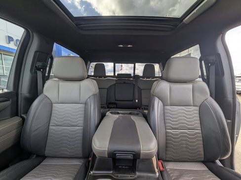 Used 2024 Chevrolet Silverado 1500 ZR2 w/ Technology Package image 29