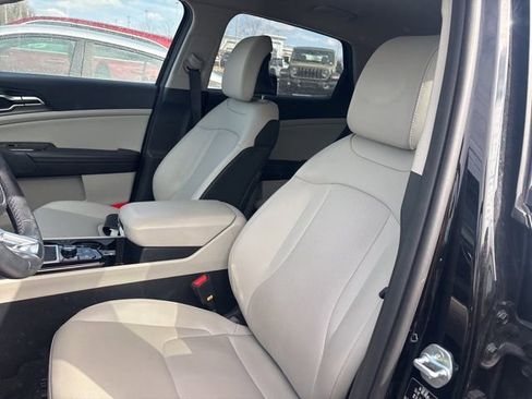 Certified 2023 Kia Sportage EX image 11