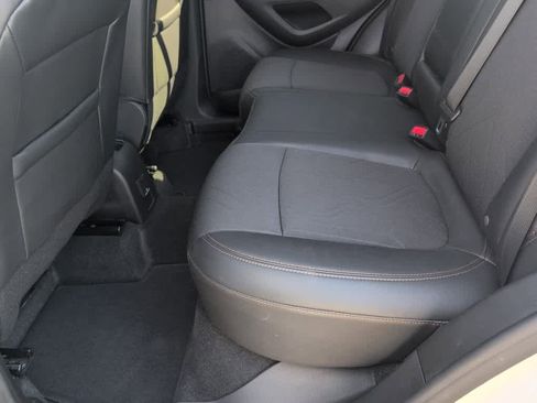 Used 2022 Chevrolet Trax LT w/ Driver Confidence Package AWD/4WD image 16