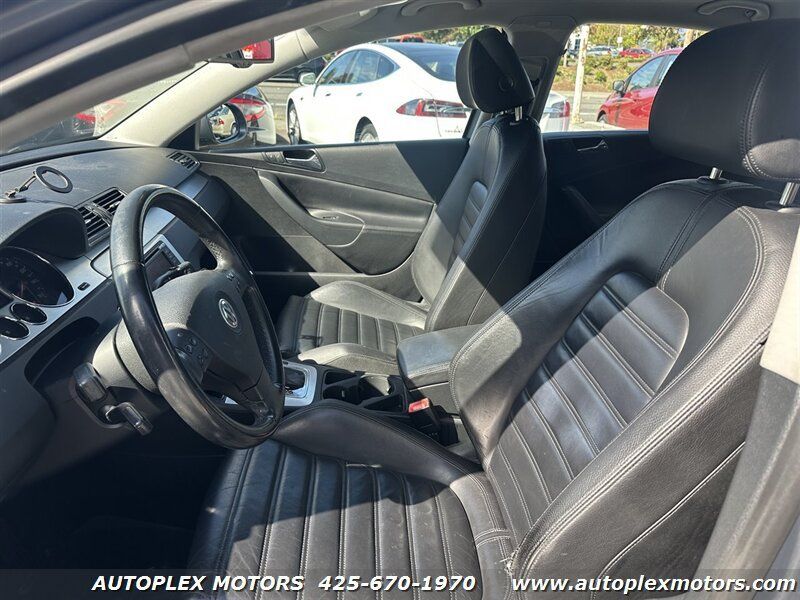 Used 2008 Volkswagen Passat VR6 FWD image 15
