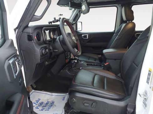 Used 2024 Jeep Gladiator Rubicon AWD/4WD image 9