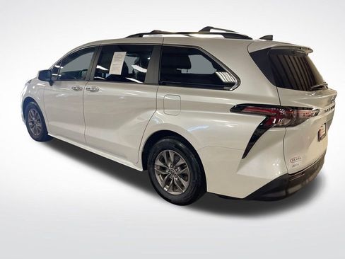 Certified 2023 Toyota Sienna XLE AWD/4WD image 3