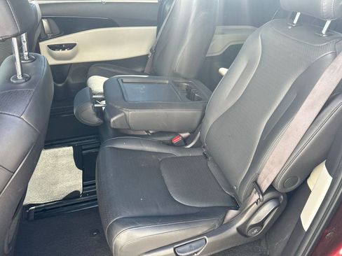 Used 2024 Kia Carnival SX Prestige image 12