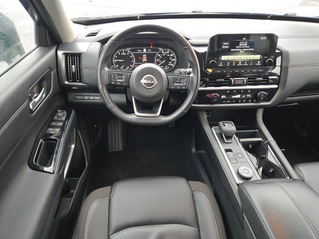 Used 2025 Nissan Pathfinder SL AWD/4WD image 18