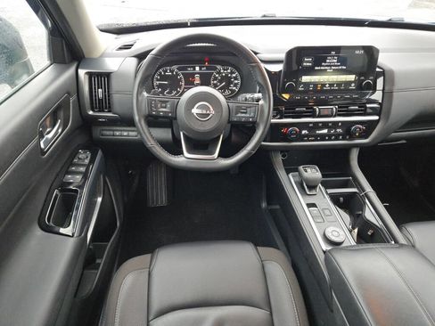 Used 2025 Nissan Pathfinder SL AWD/4WD image 18