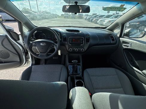 Used 2018 Kia Forte LX FWD image 11